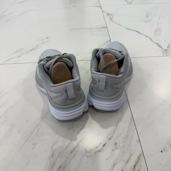 Hoka One Bondi 8 Women’s Running Shoe Size 6B, 6.5B, 7B, 7.5B - Picture 4 of 5